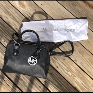 Micheal Kors crossbody bag